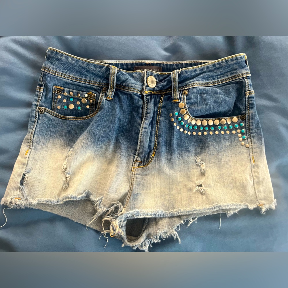 Kendall & Kylie short jean distressed shorts